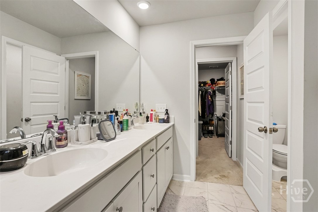 77 Woodbury Lane Property Photo 31