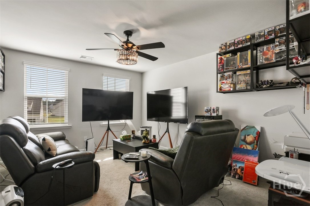77 Woodbury Lane Property Photo 33
