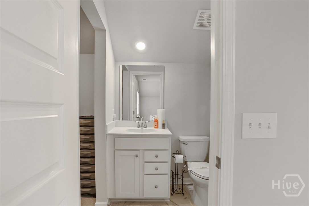77 Woodbury Lane Property Photo 47