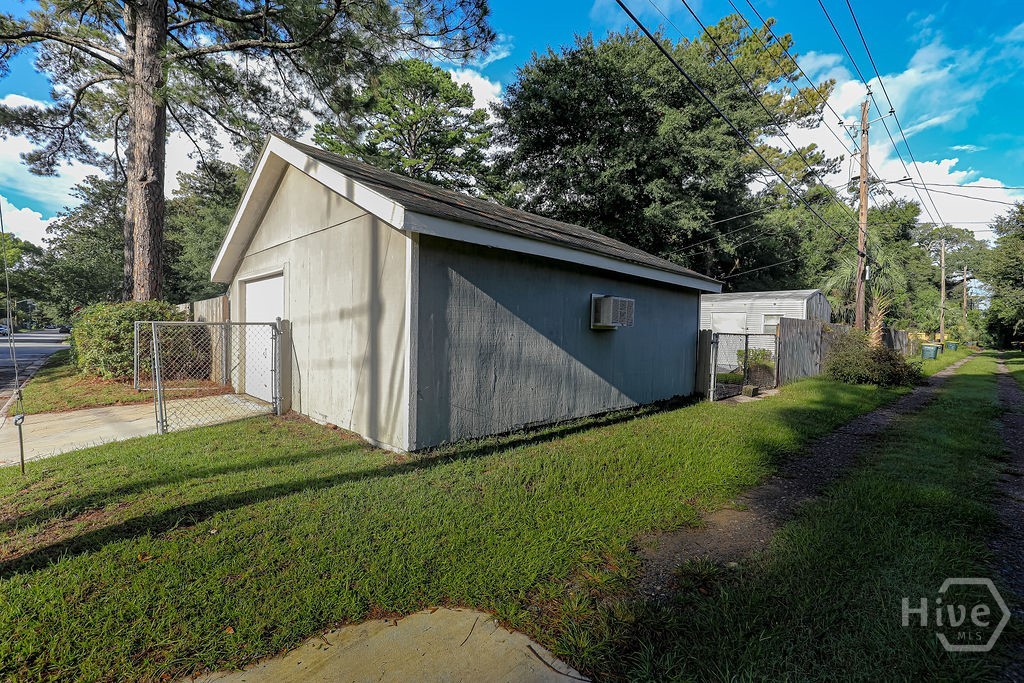2224 E 38th Street Property Photo 41