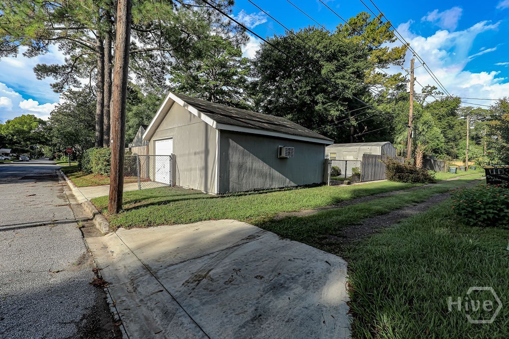 2224 E 38th Street Property Photo 49