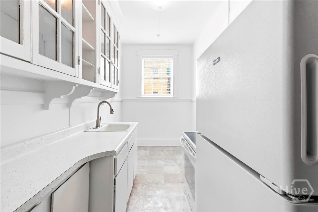 210 E State Street 24 Property Photo 6