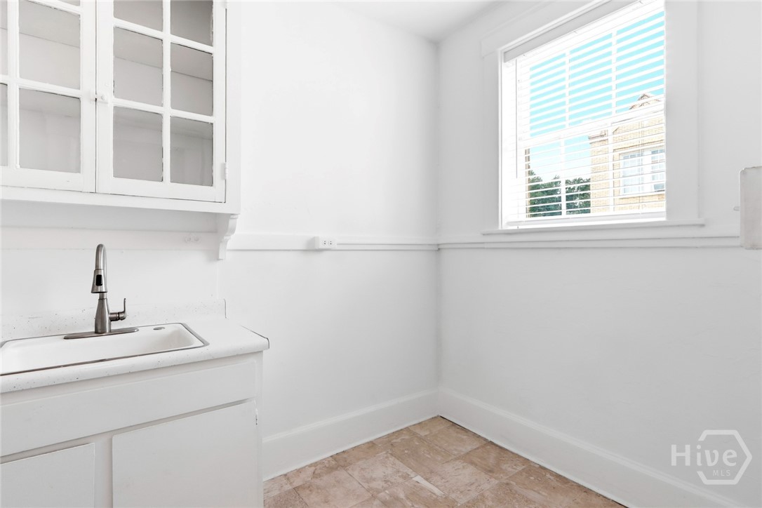 210 E State Street 24 Property Photo 11