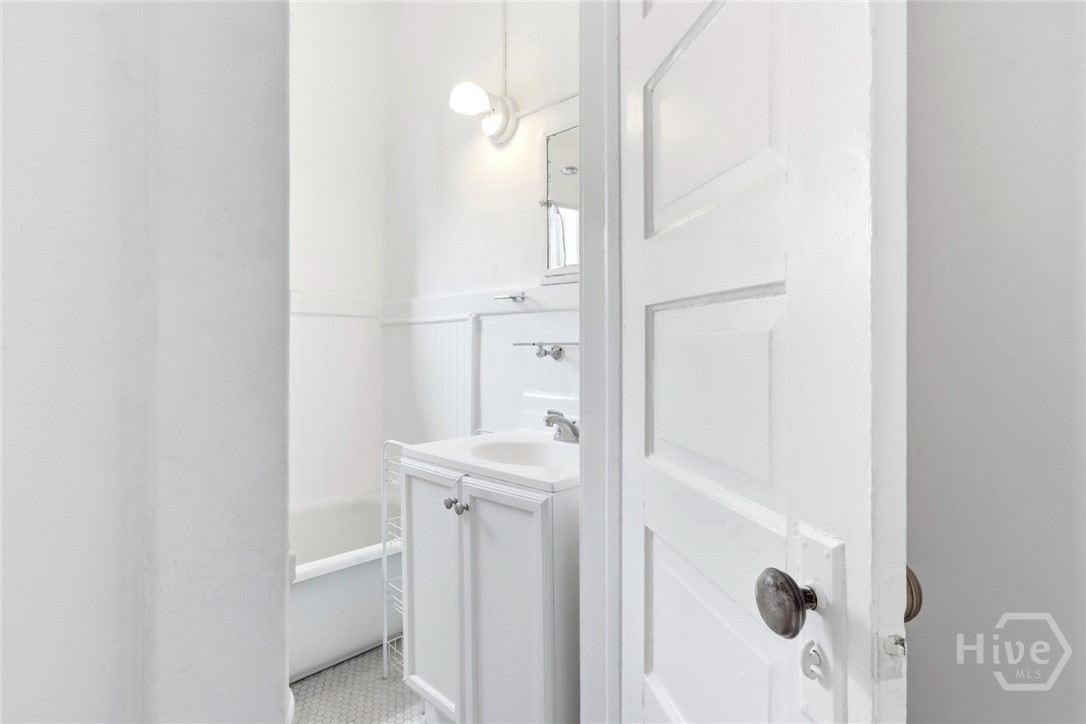 210 E State Street 24 Property Photo 25
