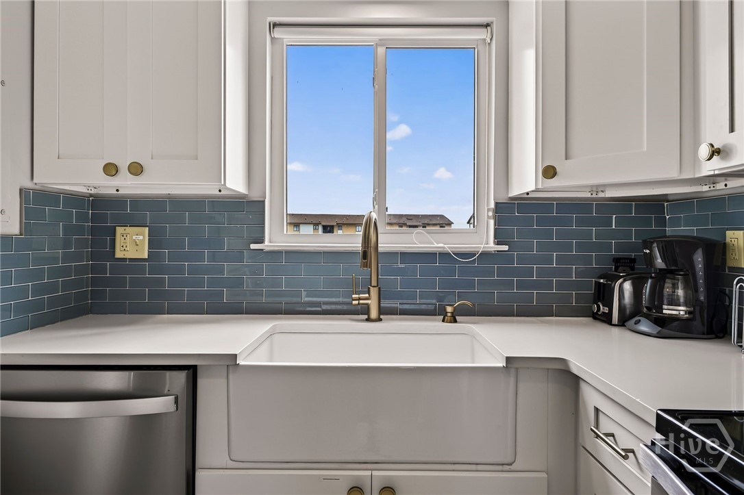 85 Van Horne Avenue 10 B Property Photo 18