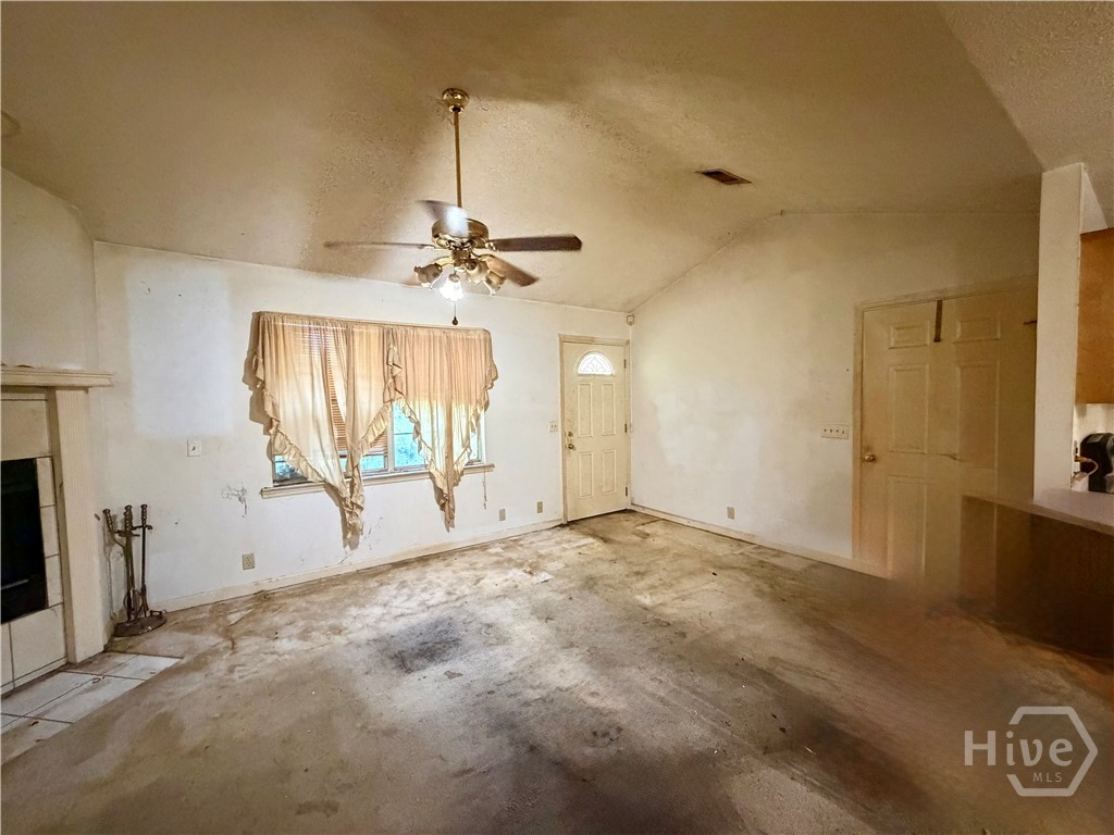 395 Lemans Dr Property Photo 4