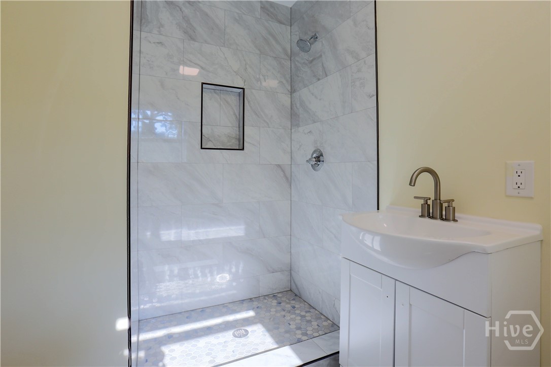 5410 Waters Drive Property Photo 16