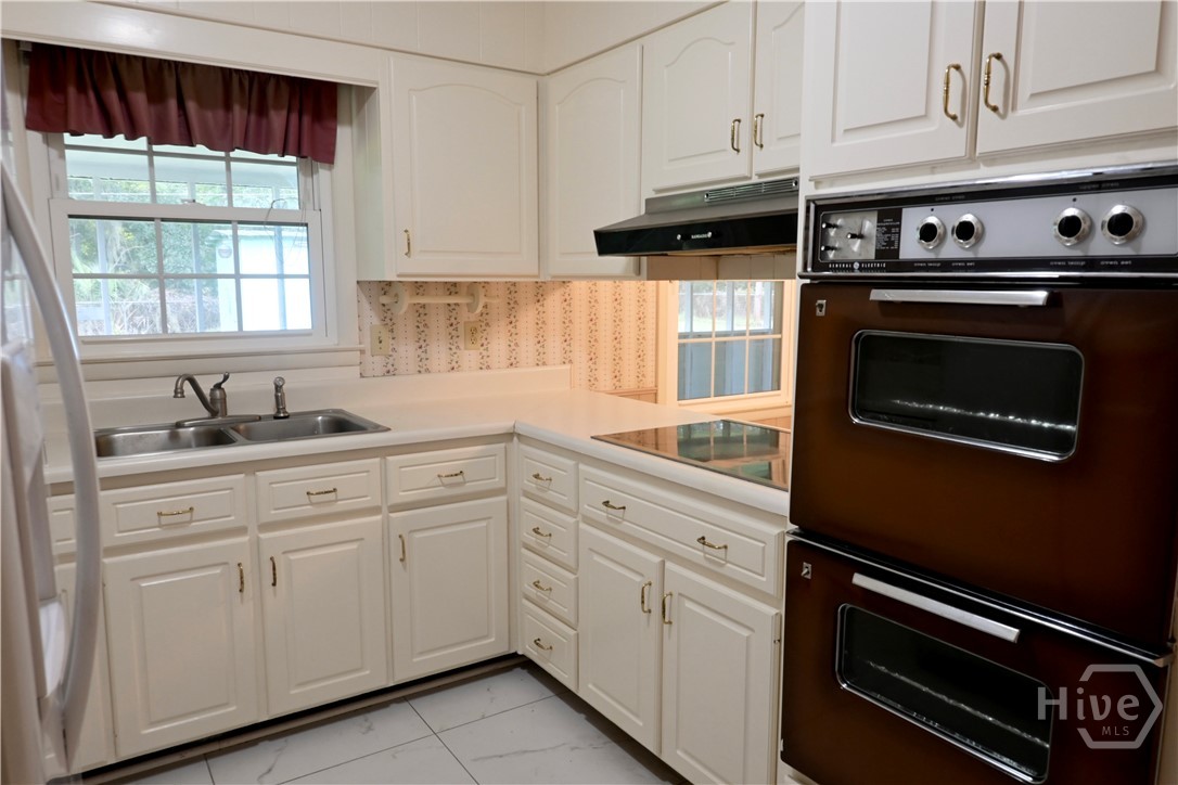 710 Windsor Road Property Photo 4