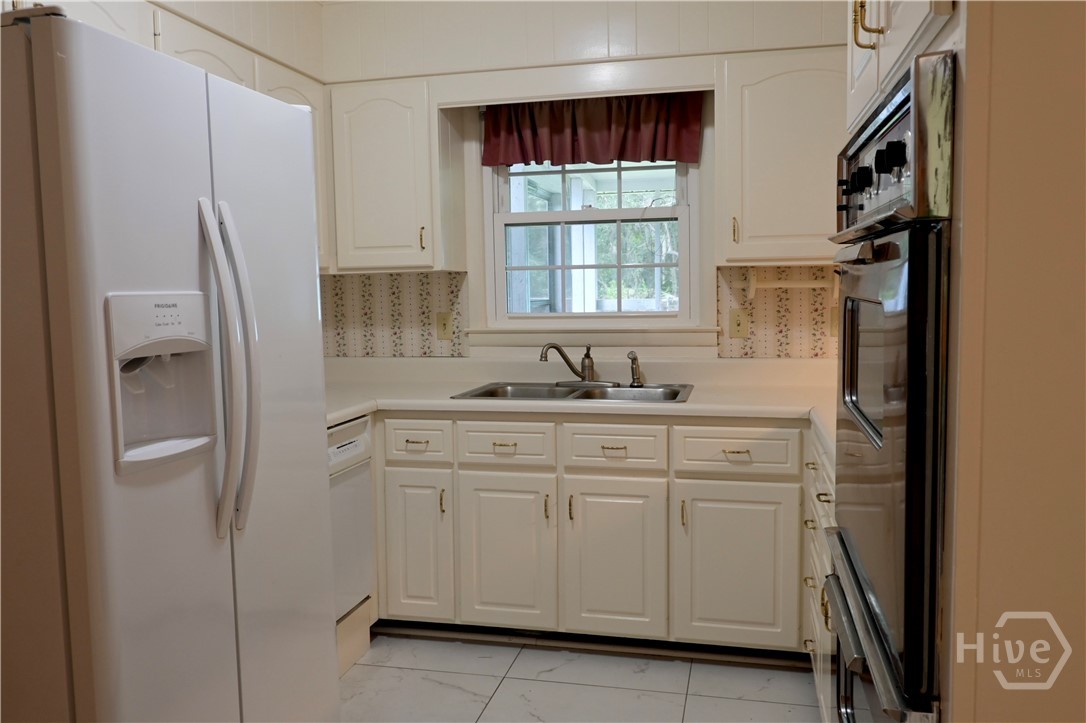 710 Windsor Road Property Photo 5