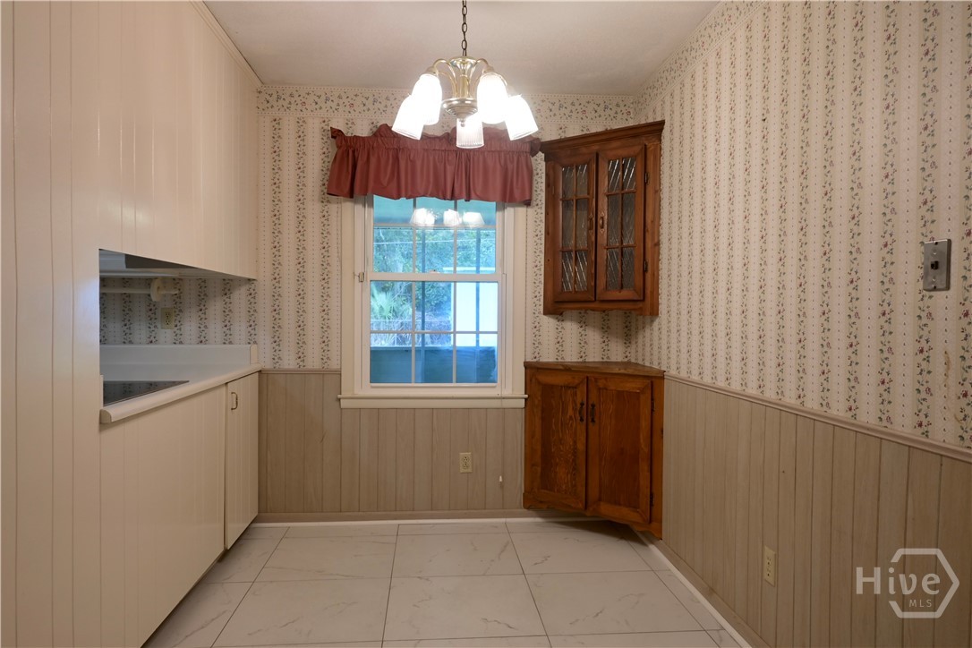 710 Windsor Road Property Photo 6