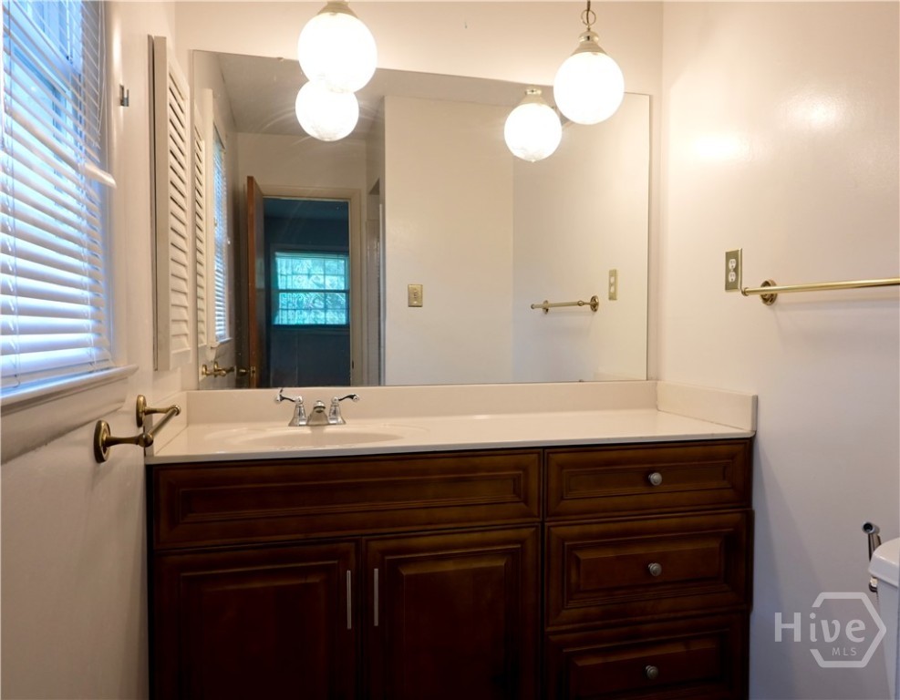 710 Windsor Road Property Photo 15