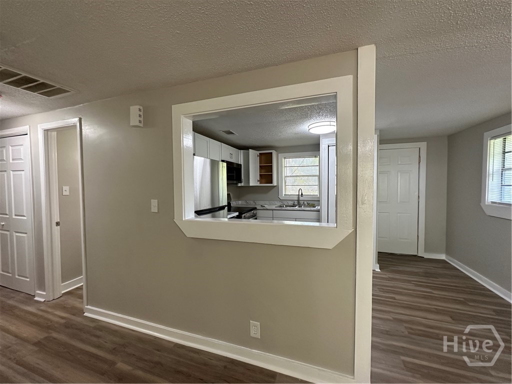 815 E Waldburg Street Property Photo 6