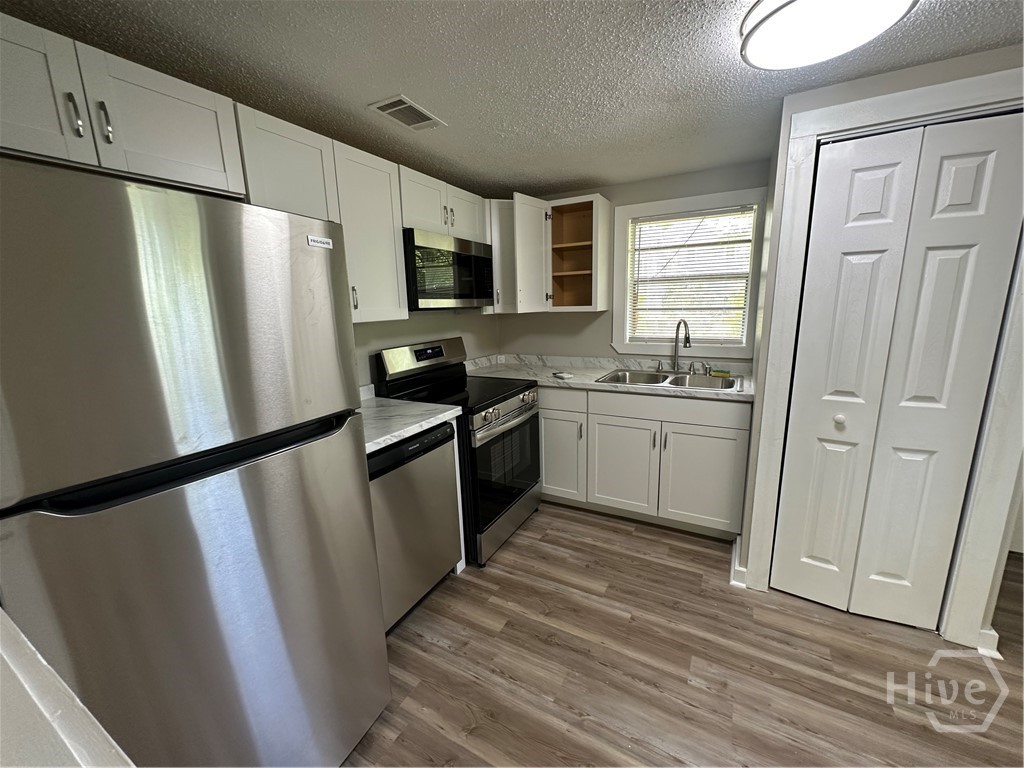 815 E Waldburg Street Property Photo 7