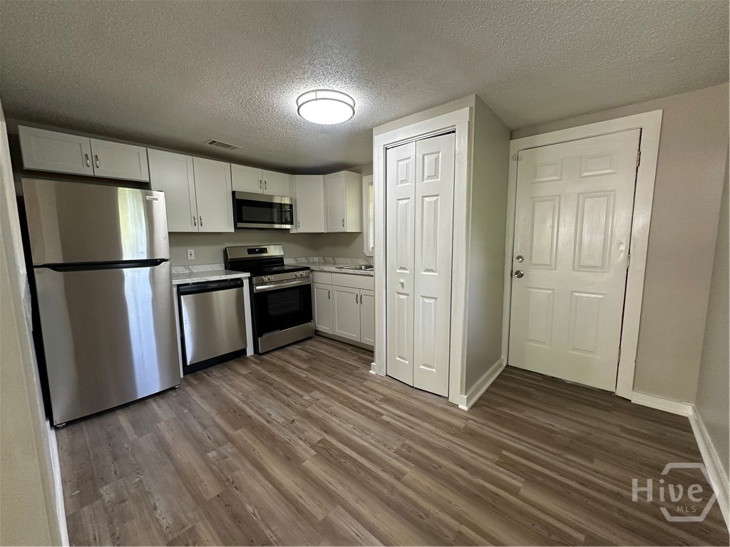 815 E Waldburg Street Property Photo 8