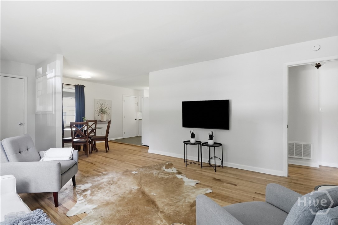 1306 E 70th Street Property Photo 8