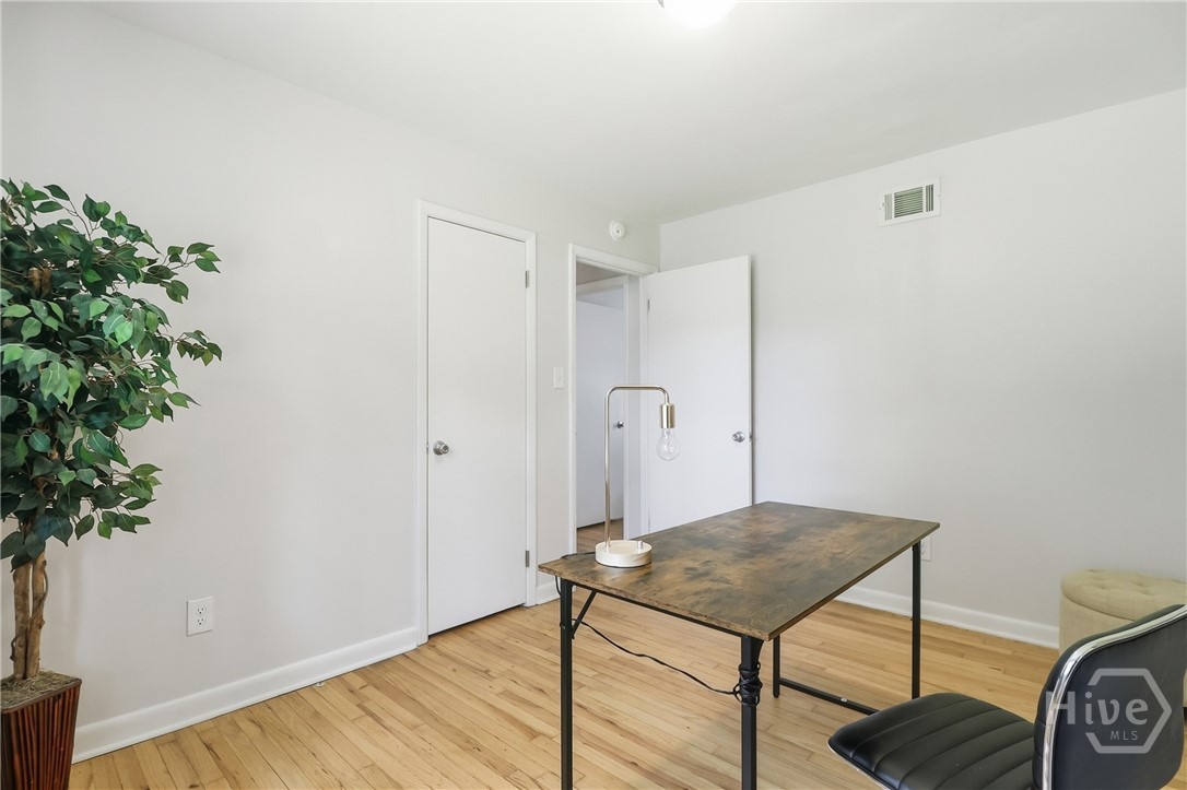 1306 E 70th Street Property Photo 17