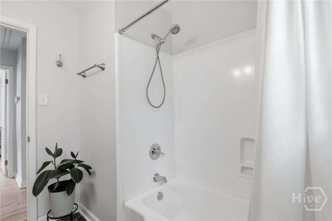1306 E 70th Street Property Photo 26