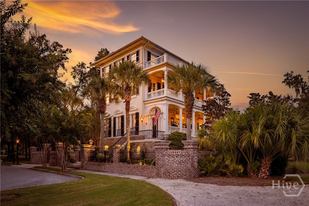 733 Mcallister Landing Property Photo 3