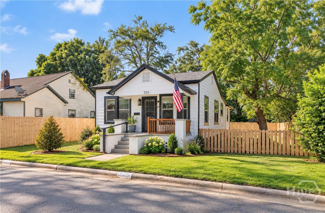 2113 Mell Street Property Photo 4