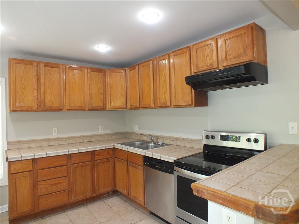 418 Meritta Avenue Property Photo 9