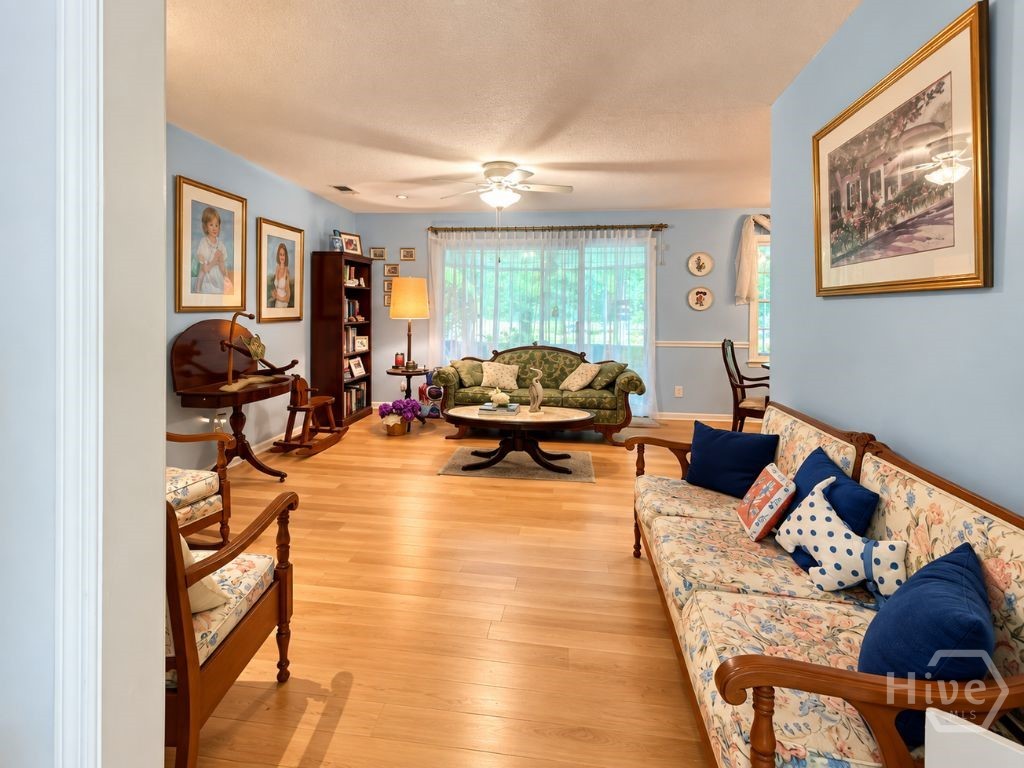 18 E Stillwood Circle Property Photo 6