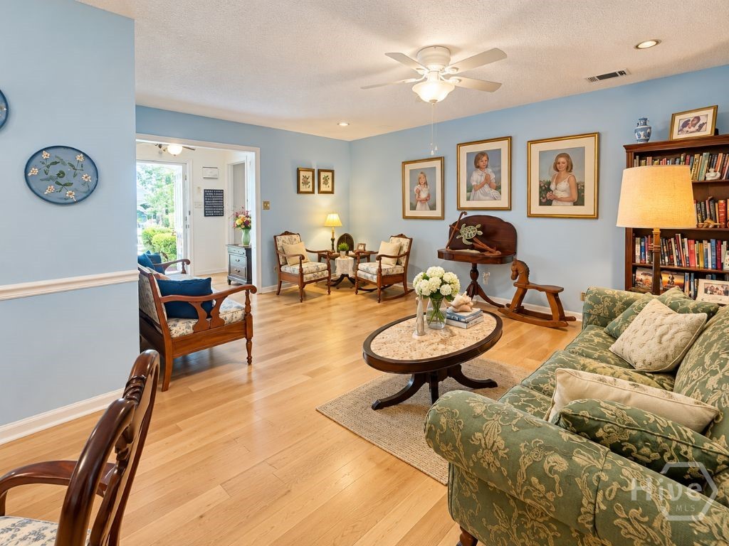 18 E Stillwood Circle Property Photo 8