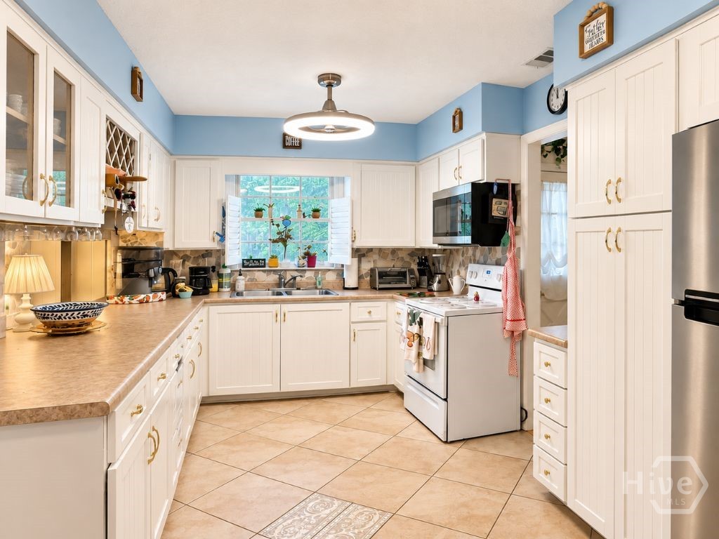 18 E Stillwood Circle Property Photo 10