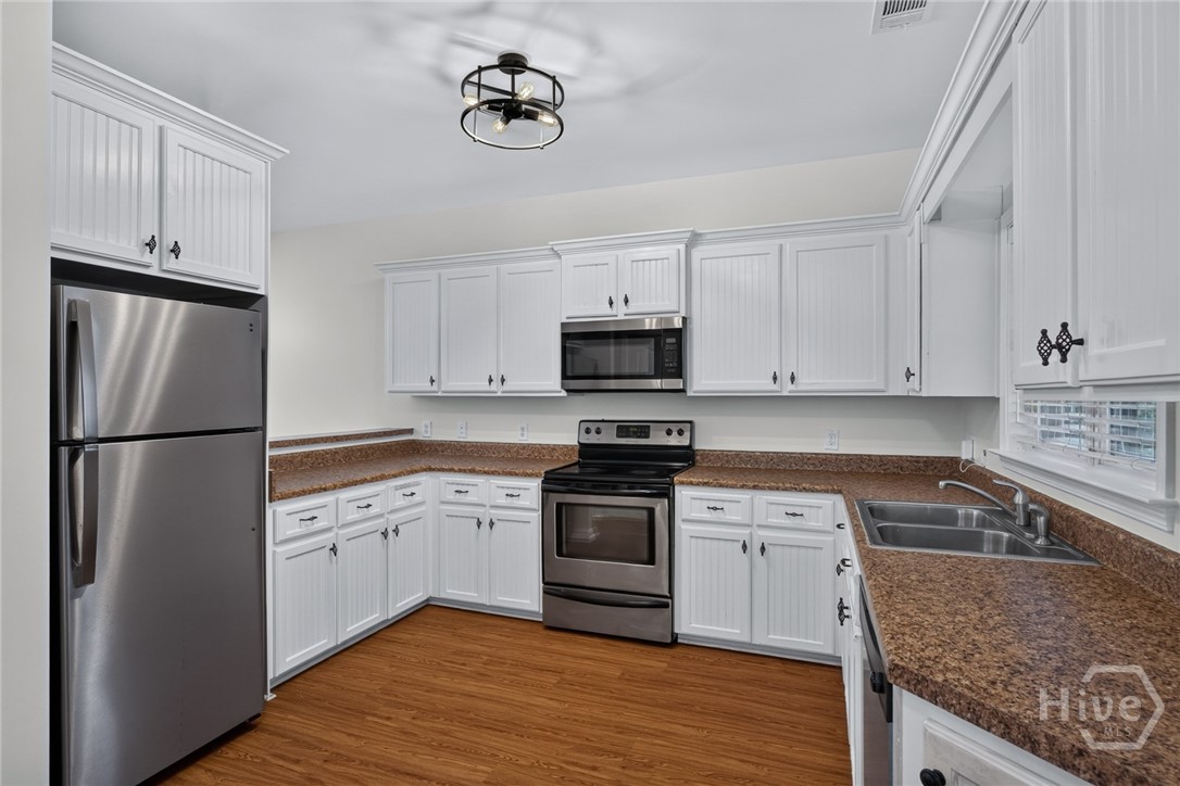 425 E 31st Street Property Photo 17