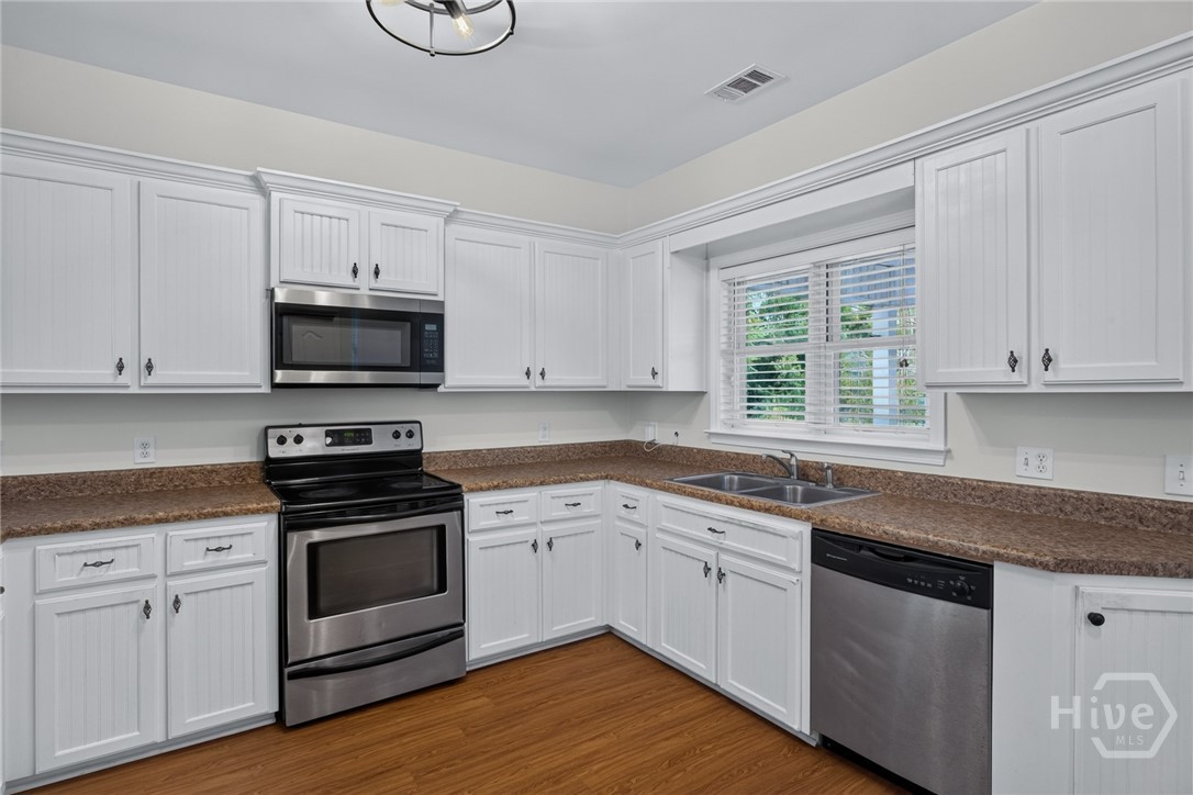 425 E 31st Street Property Photo 18