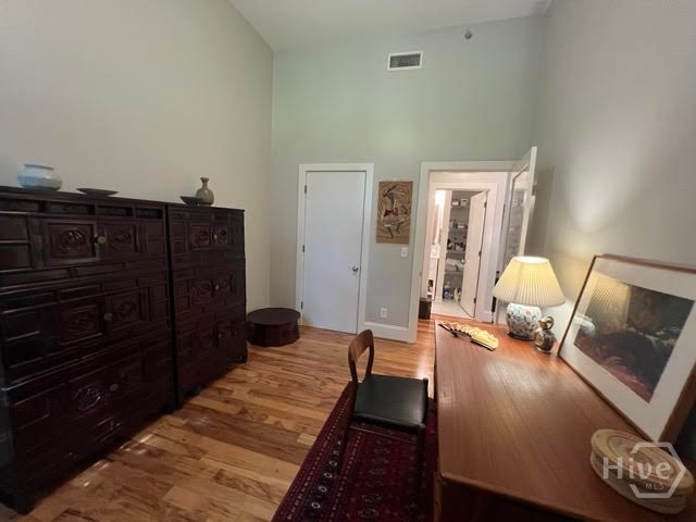 1835 Skidaway Road 104 Property Photo 6