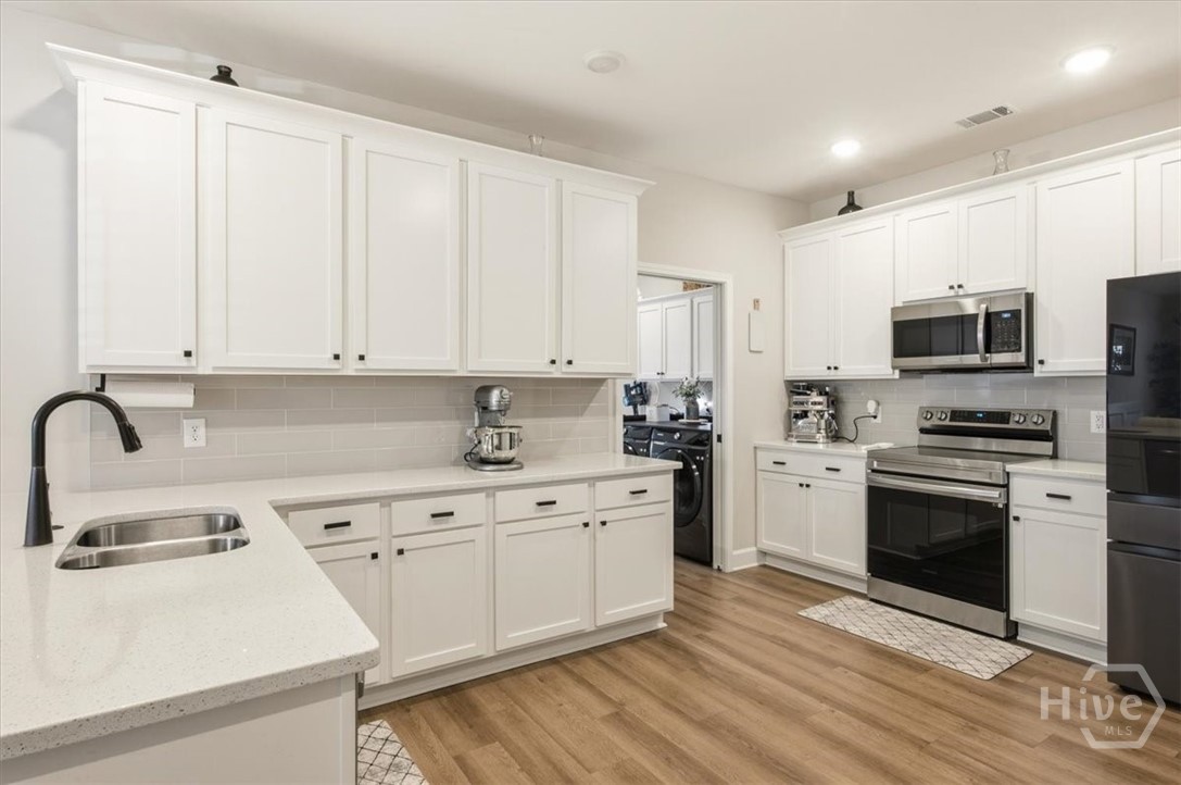 205 Wexford Drive Property Photo 4