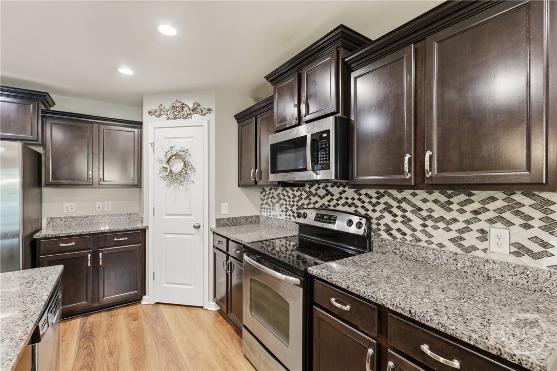 620 Garden Hills Loop Property Photo 10