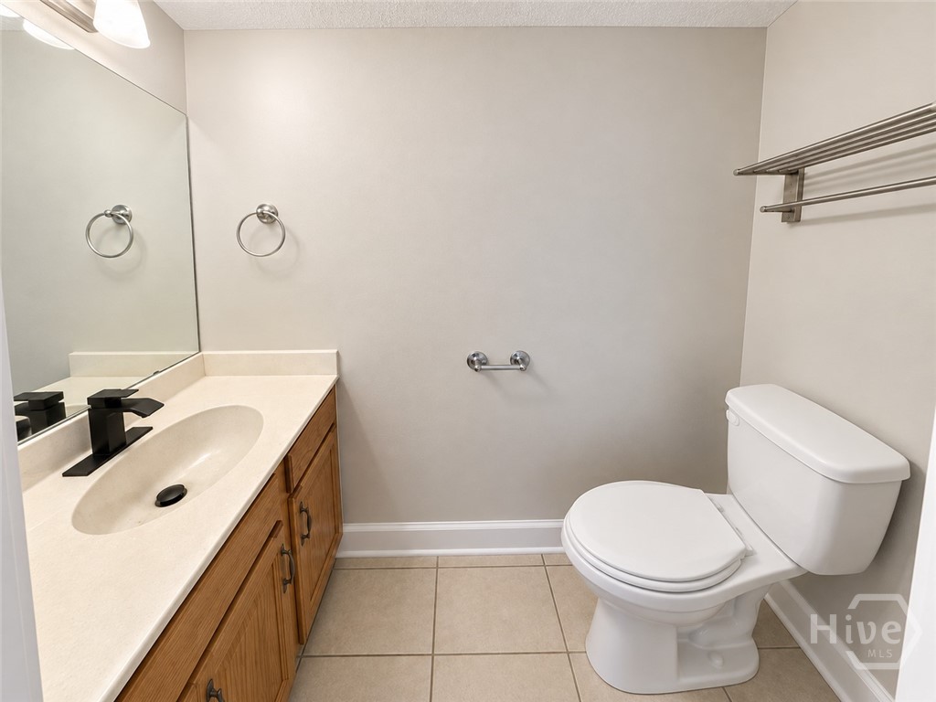 2220 E Victory Drive 16 Property Photo 8