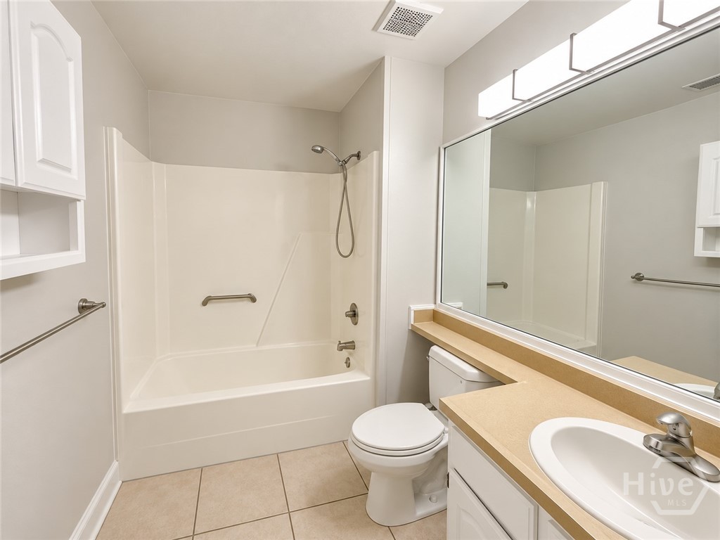 2220 E Victory Drive 16 Property Photo 11