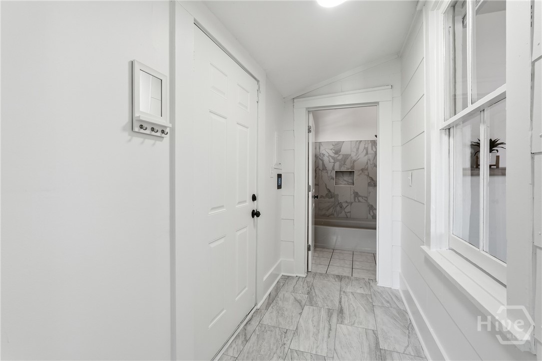 218 W Anderson Street Upper Unit Property Photo 18