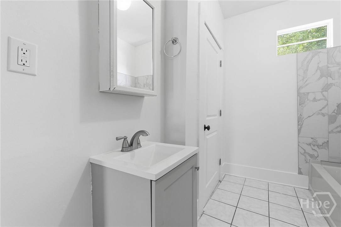 218 W Anderson Street Upper Unit Property Photo 29