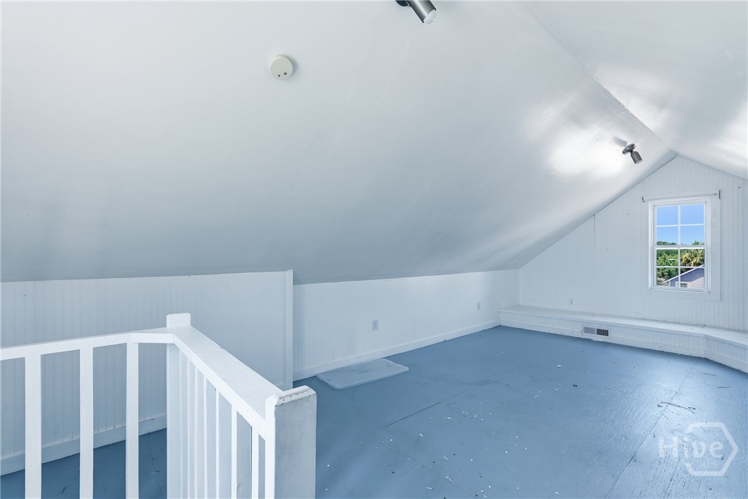 218 W Anderson Street Upper Unit Property Photo 66