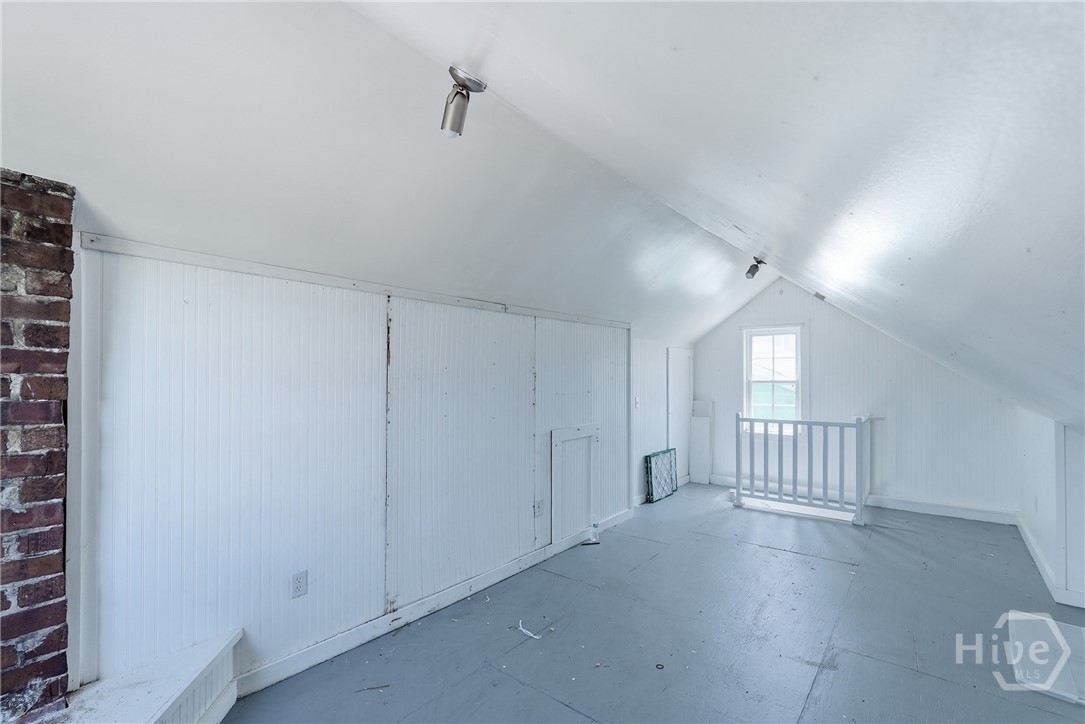 218 W Anderson Street Upper Unit Property Photo 69