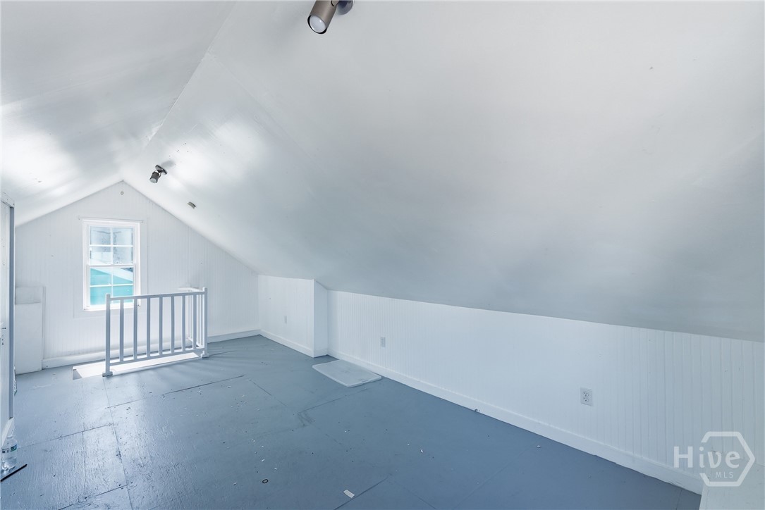 218 W Anderson Street Upper Unit Property Photo 70