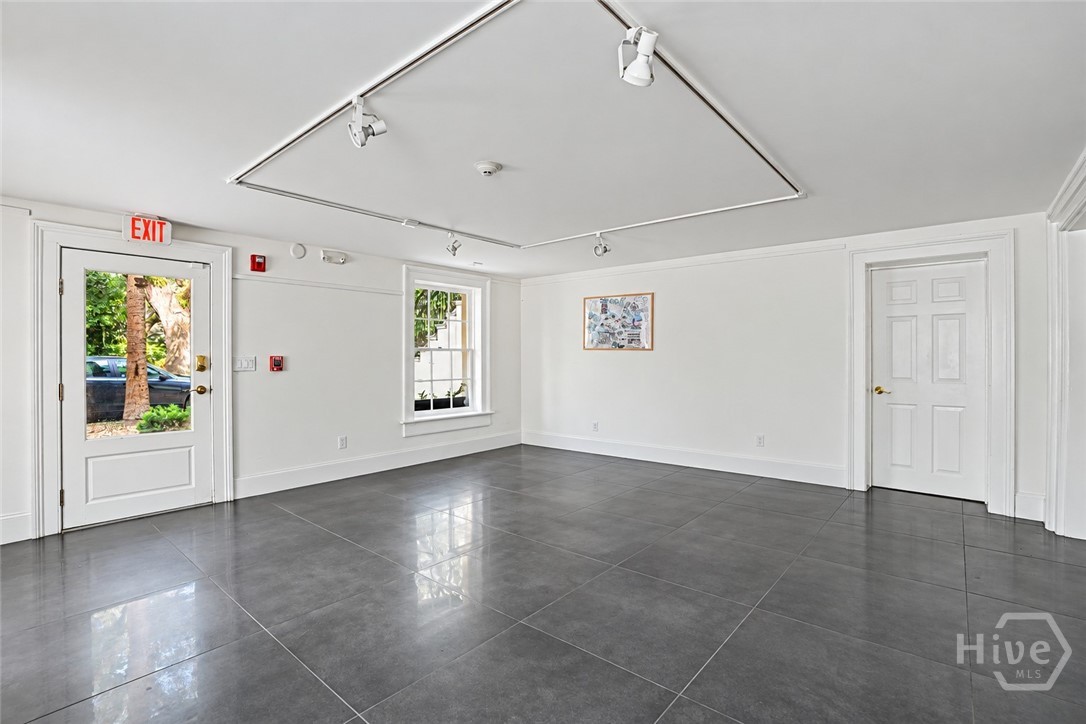 232 Bull Street Property Photo 8
