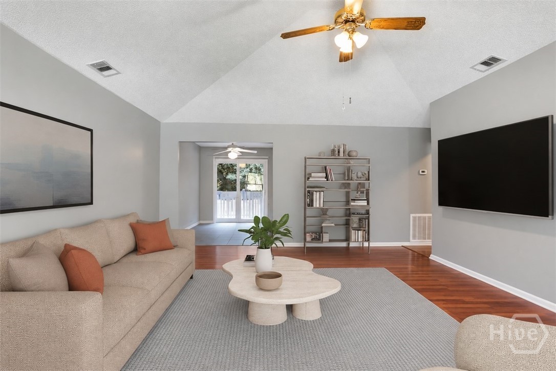 109 Bobstay Court Property Photo 3