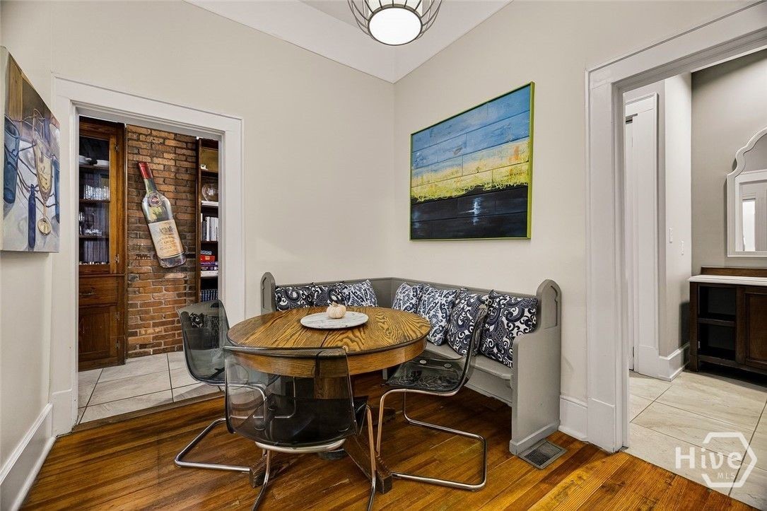 106 E Harris Street Property Photo 10