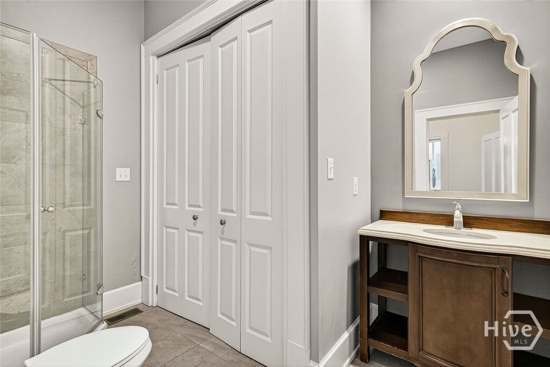 106 E Harris Street Property Photo 11