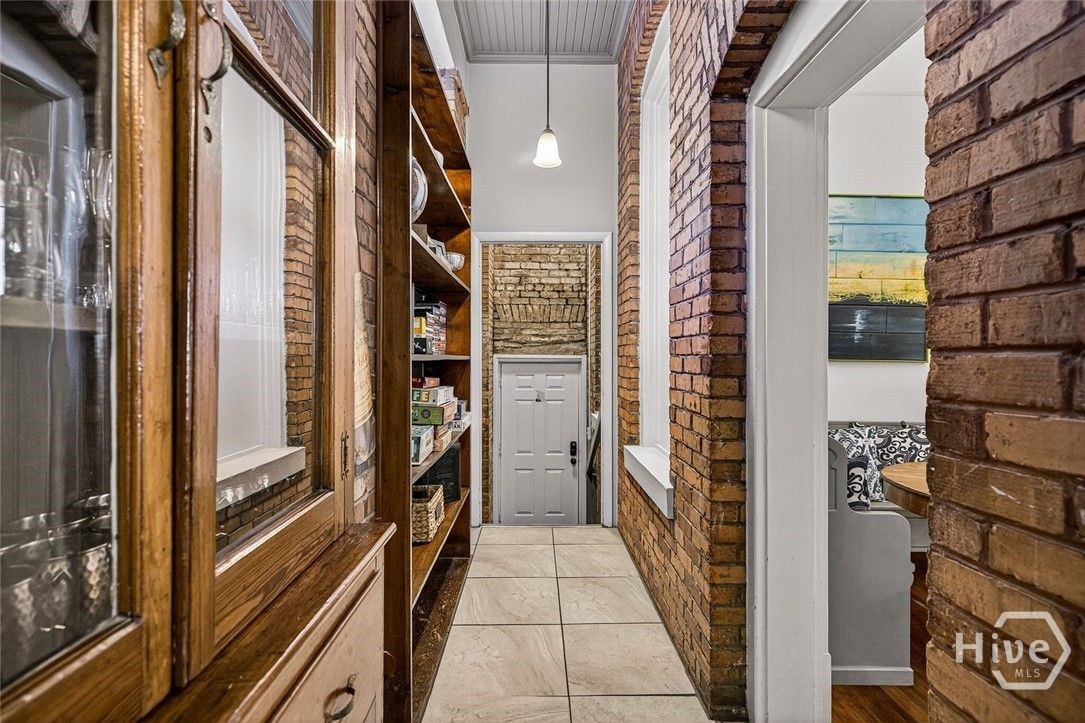 106 E Harris Street Property Photo 16