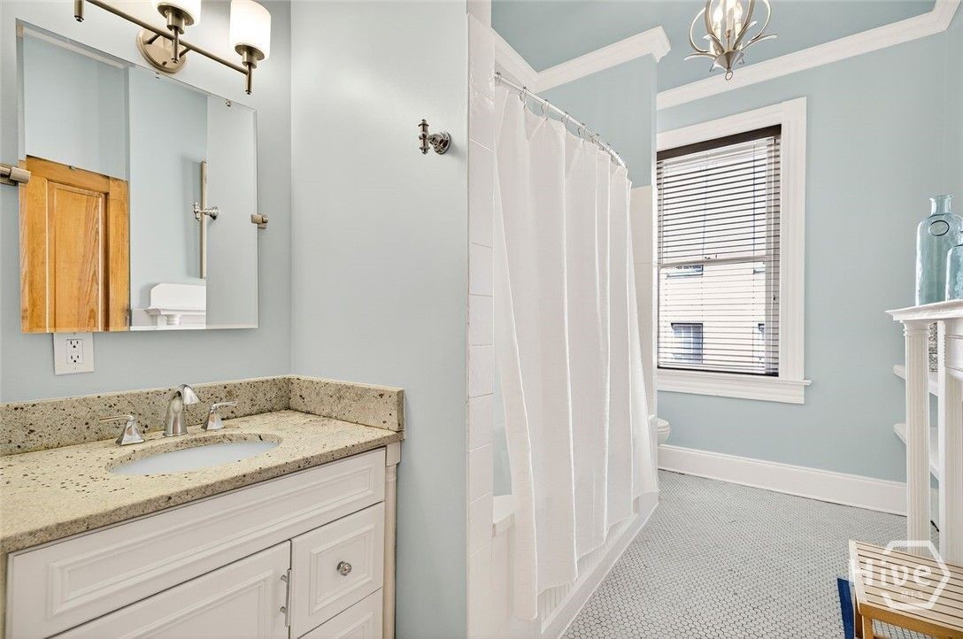 106 E Harris Street Property Photo 29
