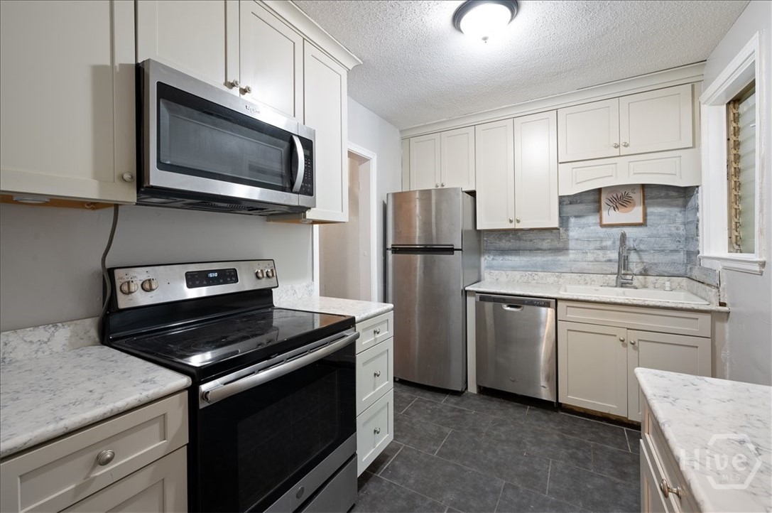1702 E 41st Street Property Photo 3