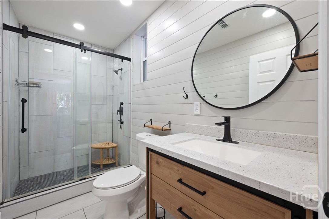 1702 E 41st Street Property Photo 4