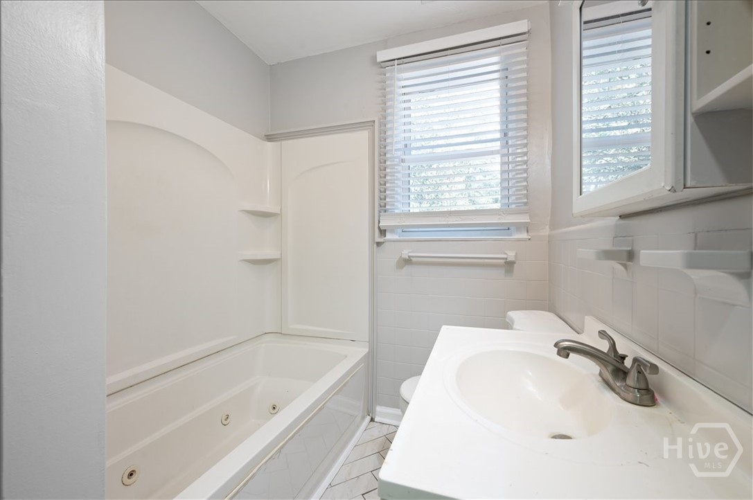 1702 E 41st Street Property Photo 18