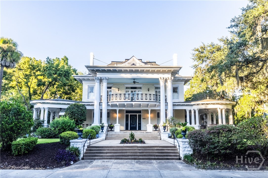 920 E Victory Drive