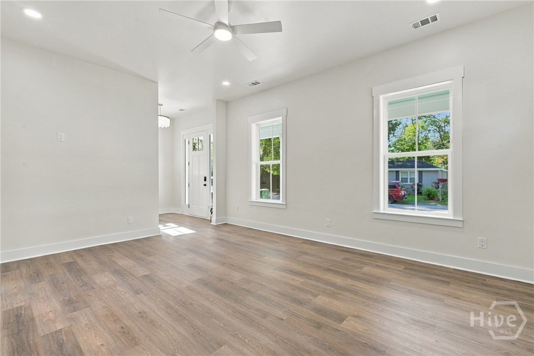 712 E 34th Street Property Photo 3